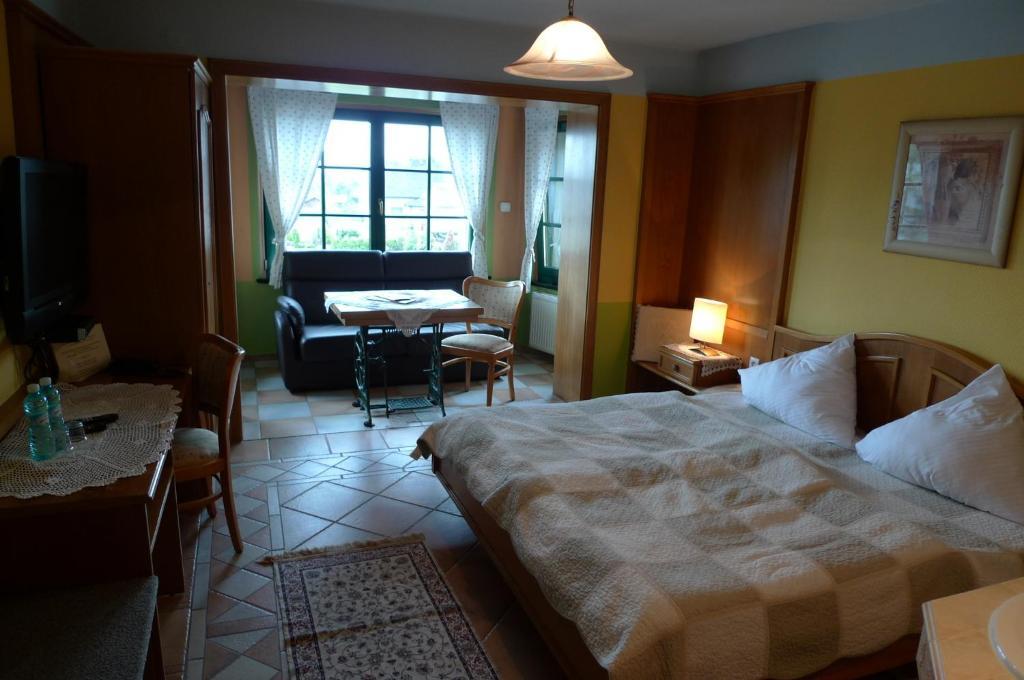 Gosciniec Stara Kuznia Hotel Debska Kuznia Phòng bức ảnh