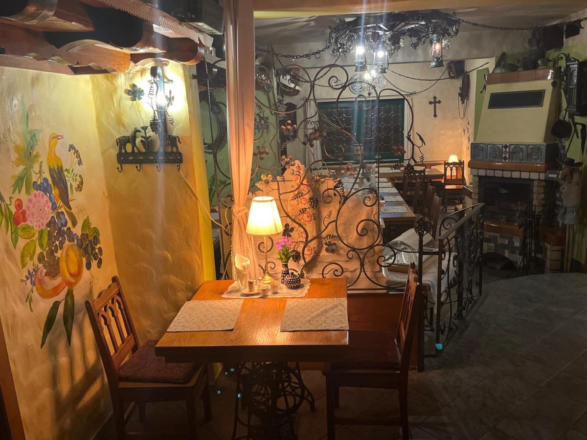 Gosciniec Stara Kuznia Hotel Debska Kuznia Ngoại thất bức ảnh