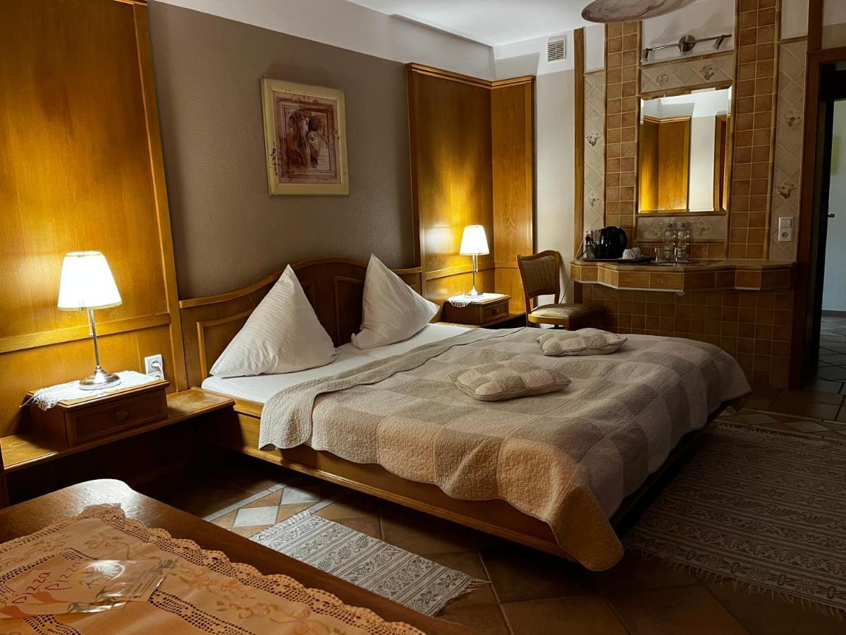 Gosciniec Stara Kuznia Hotel Debska Kuznia Ngoại thất bức ảnh