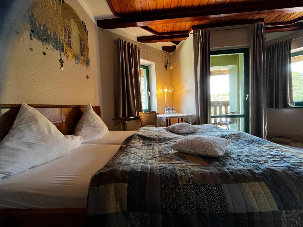 Gosciniec Stara Kuznia Hotel Debska Kuznia Ngoại thất bức ảnh